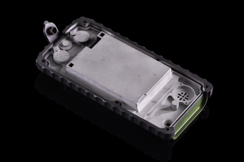 Prototype voor militaire en beveiligingsproducten – CNC-aluminiumlegering + overmolding van zachte lijm | YYI Tech